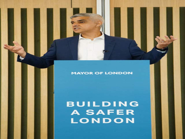  Sadiq Khan says he suffers from PTSD after death threats, disasters 