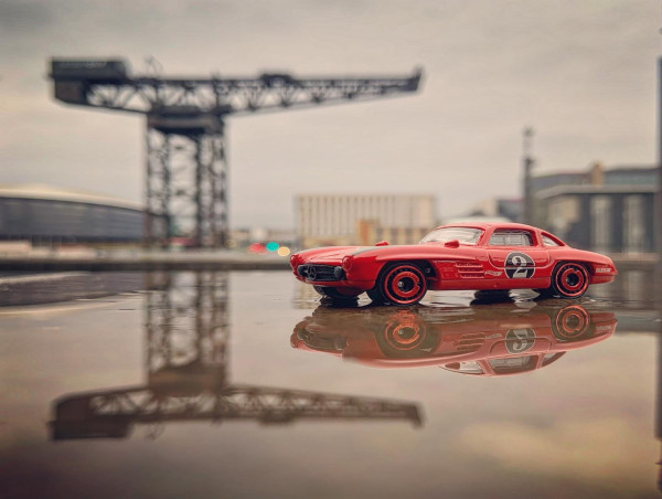  Father completes 1,000th day of toy car photo project started in lockdown 