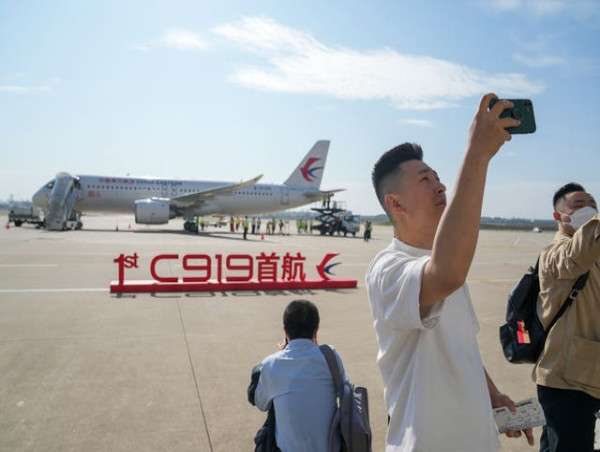  First domestically-made passenger jet takes flight in China 