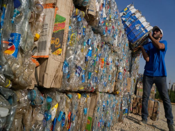  Negotiators take key step towards landmark treaty to end plastic waste 