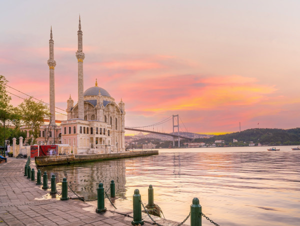 Turkish stock market hits all-time high amid lira collapse (USD/TRY)
