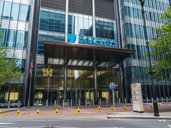 Barclays share price waits for US bank earnings season: is it a buy?