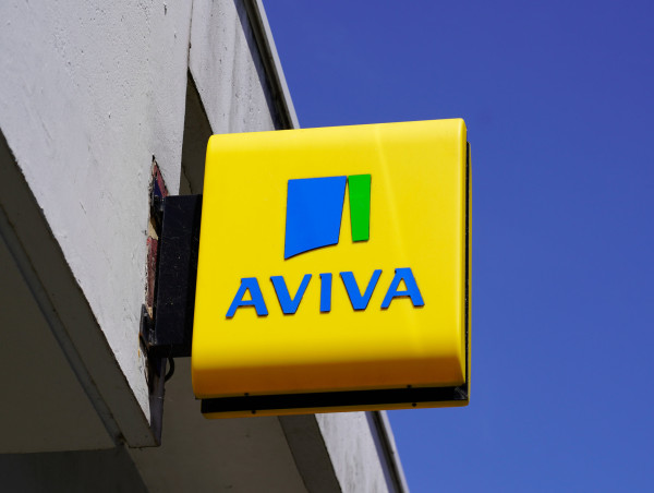  Aviva share price falls to key support: Is it a good stock to buy? 