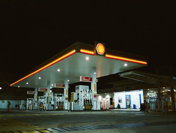 Shell share price forms a triangle as focus shifts to July 27