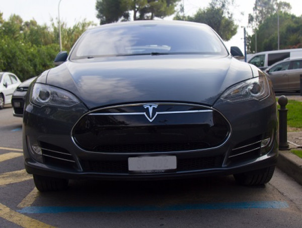  Tesla releases quarterly earnings tomorrow: is Tesla stock a buy or a sell? 
