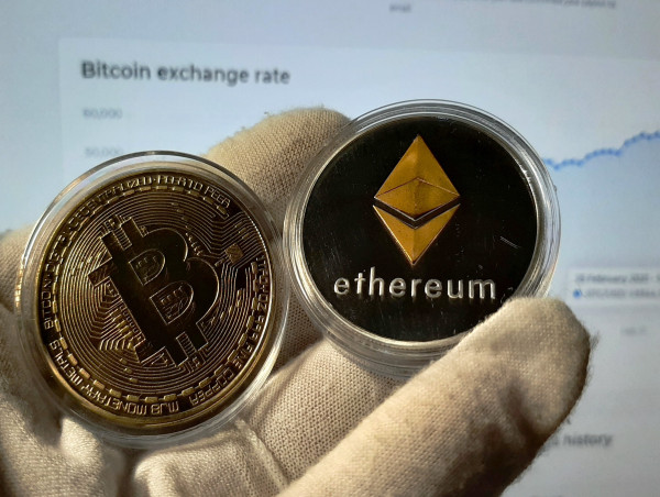  Bitcoin & Ether diverging amid regulatory storm & post-Merge market 