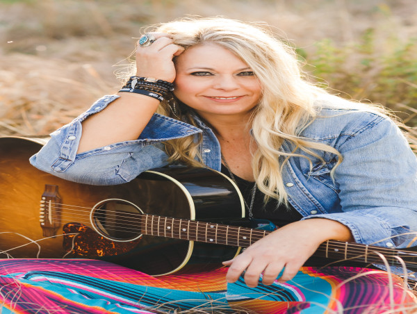  Rock Artist Ronda Ray: Covers a Classic by an Icon 