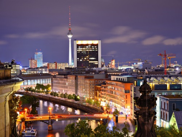 Dax is sitting at a record high – should you buy or sell?