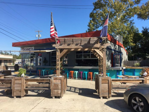 Community Ralles Around Long Time Hot Dog Hot-Spot