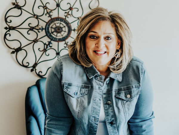 Business Leader, Anna Gibbs Achieves Amazon Best-Seller Status with