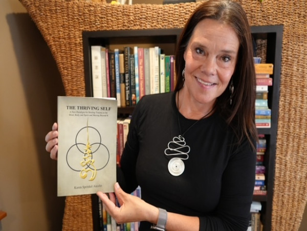 The Thriving Self: A New Paradigm for Healing Trauma in the Mind, Body and Spirit and Moving Beyond It