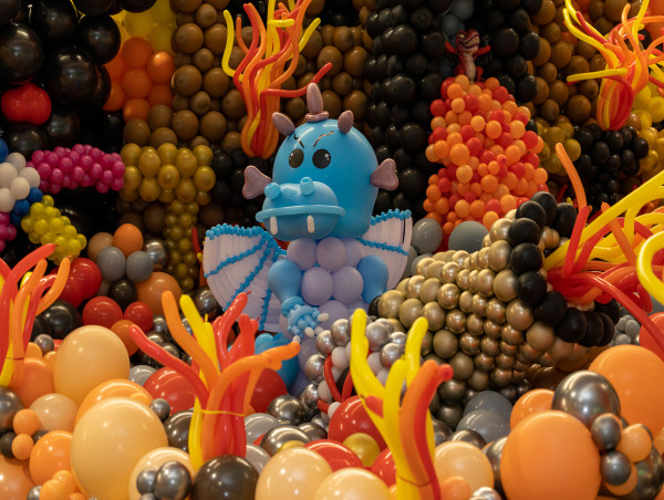  Outer-space Themed Big Balloon Build Goes Where No Balloon Event Has Gone Before 