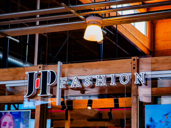  JP Fashion's Grand Opening at Rodeo39 Public Market Brings Attendees Styles at Wholesale Price 