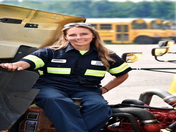  Petermann Bus Technician Heather Schnitker-Blume Selected as the Sole Woman Finalist of STN’s 2023 Garage Stars 