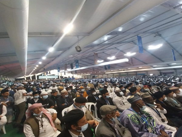 Andy Vermaut and Manel Msalmi: two special guests at Jalsa Salana's 50,000-strong near London gathering 