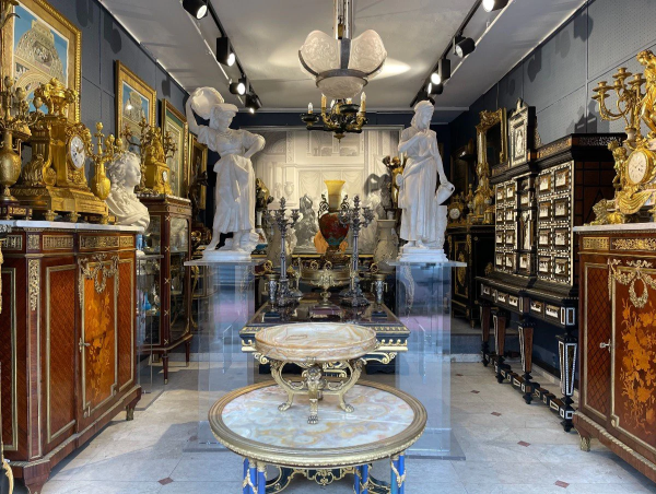  Exploring the Timeless Splendor of 19th-Century Artistry at Galerie des Rosiers 