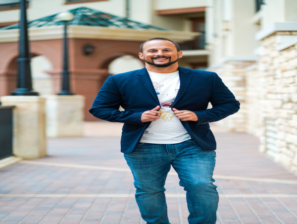  Bobby Davidowitz, Hit Amazon Best-Seller List with Six-Figure Agent 