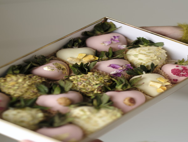 La Fraise Rose Launches Kickstarter to Bring Chocolate Strawberries from Vancouver to Los Angeles