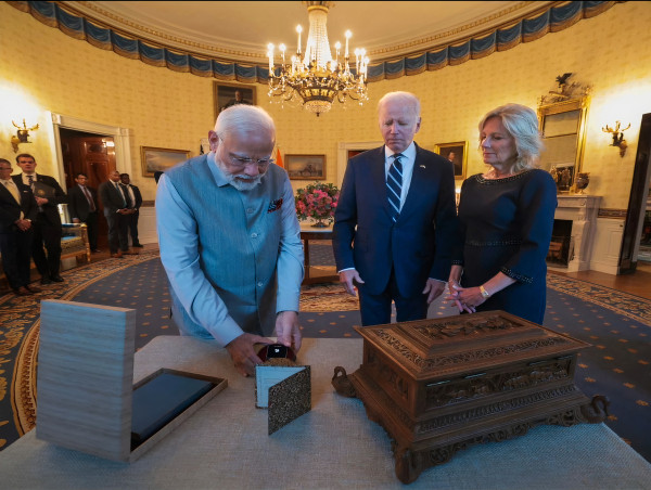  Prime Minister of India Presents an Eco-Conscious Diamond to the First Lady of the United States 