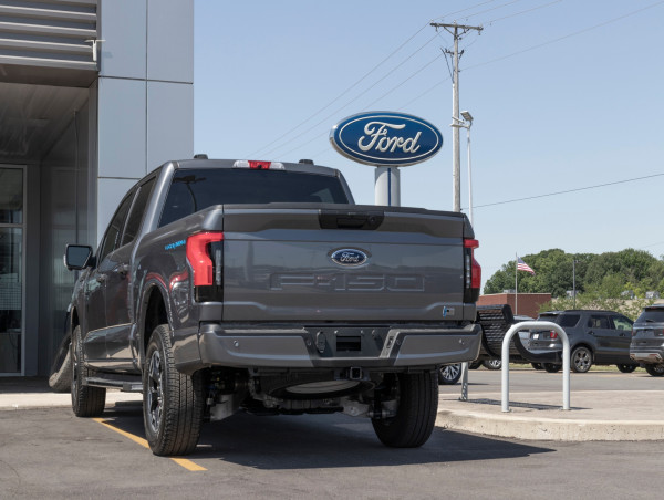 VinFast stock price surged: Learn from Rivian, Mullen and avoid