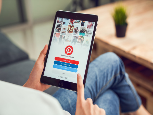  Mark Mahaney names Pinterest stock a top pick 