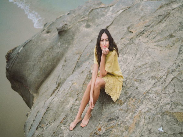  Lauren Black Makes Waves with New Country Crossover Single 