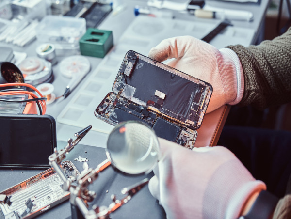  British chip giant Arm files to list on Nasdaq 