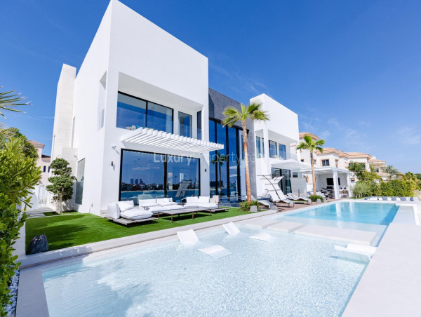  Architectural Marvels: Exploring LuxuryProperty.com's Showcase of the Finest Homes in Dubai. 