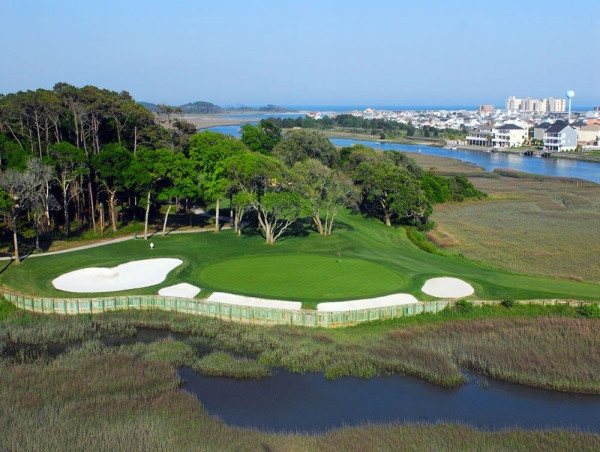 Golf enthusiasts are choosing Tidewater Golf Club in Myrtle Beach for their fall getaway