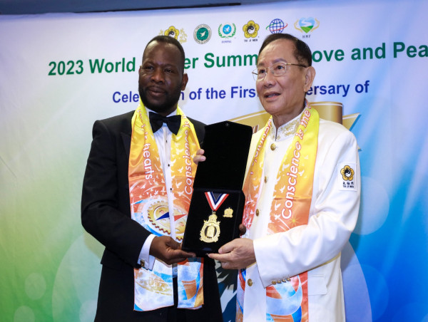  Hugues Sanon took part at UNGA78, honored Heads of State/Dr. Hong Tao-Tze, Dr. Ken Giami and Received the Golden Medal 