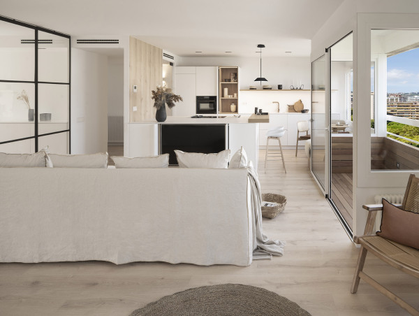  Penthouse in Barcelona by Interior Designer Susanna Cots Redefines Traditional Distribution 