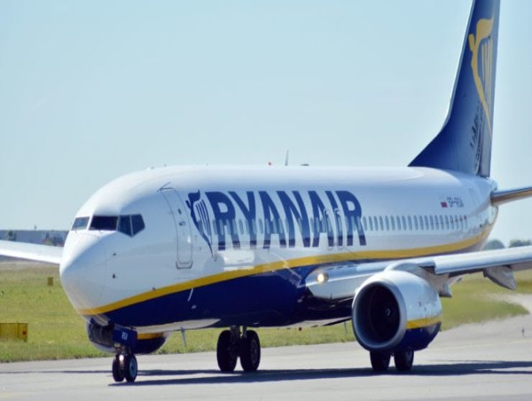  Ryanair share price faces turbulence as airline earnings start 