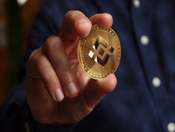  BNB Chain sees DeFi investor exodus; Decentraland (MANA) & InQubeta (QUBE) gain momentum 