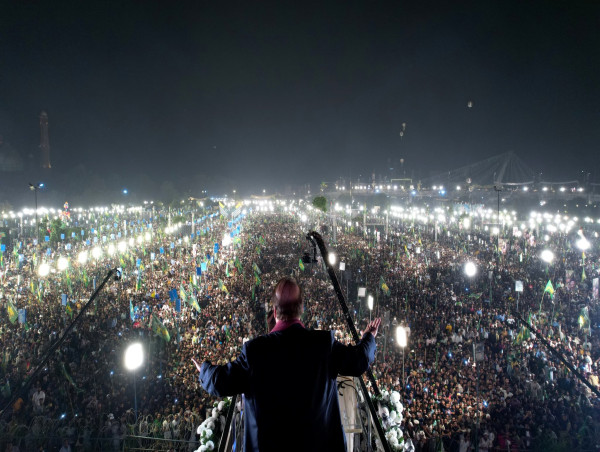  3 Times Former Prime Minister Nawaz Sharif Returns to Hero's Welcome in Pakistan 