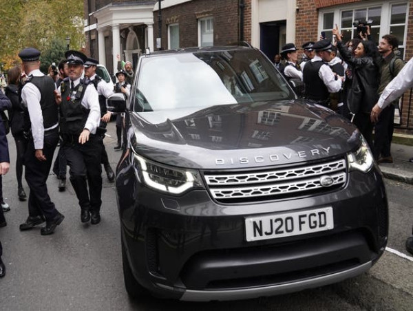  Protesters mob Sir Keir Starmer’s car in anger at his stance on Israel-Hamas war 