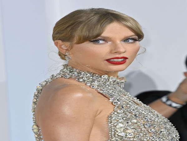  Taylor Swift claims biggest chart opening of the year for rerecorded album 1989 