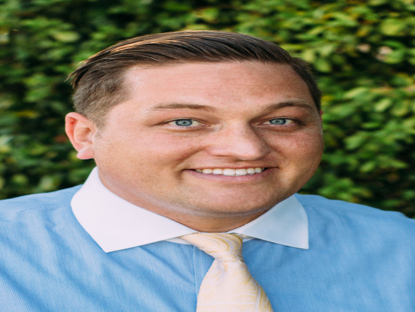 Coronado Dentist Explains How to Choose the Best Family Dentist