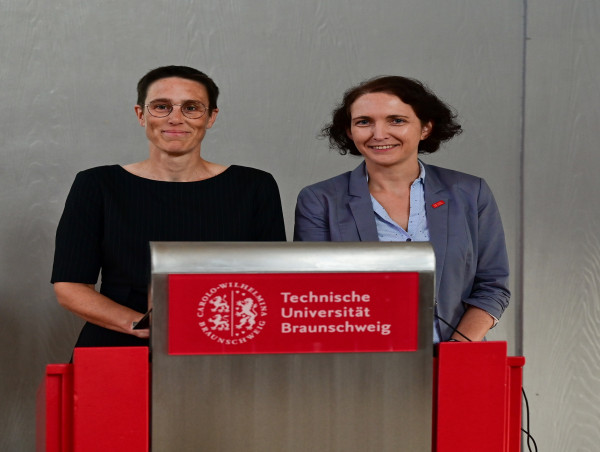  Inaugural lecture by Prof.Dr.Yvonne Mast & Prof.Dr.Laura Steenpaß from the Leibniz Institute DSMZ at the TU Braunschweig 