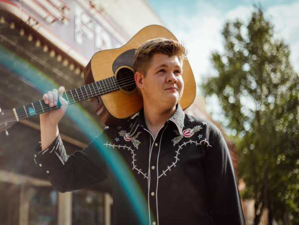  American Idol Alum Alex Miller Makes Hay While The Sun Shines - Latest Music Video, “Puttin’ Up Hay,” Premieres Today 