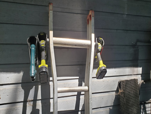  INTRODUCING SINGLE LADDER TOOL HOLDER FOR DRILL & DRIVER PLUS BITS (PATENT PENDING 63582758) BY BRAVO INDUSTRIES 