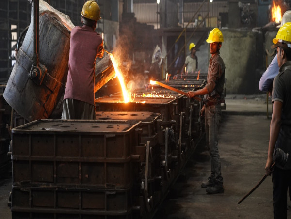  India’s wholesale prices enter a seventh consecutive month of deflation 