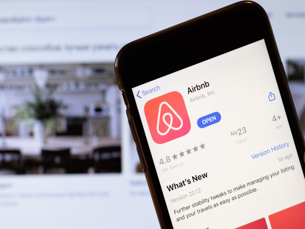 Expedia vs Airbnb stock: Mark Mahaney picks a side