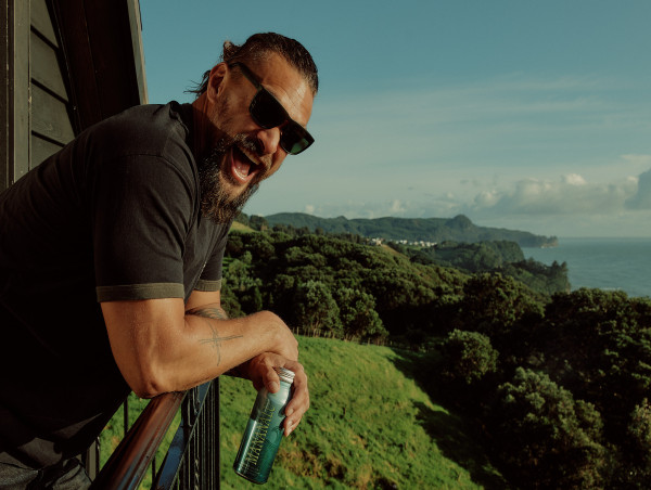  Jason Momoa Celebrates Hosting SNL with Massive Giveaway of Mananalu Water 