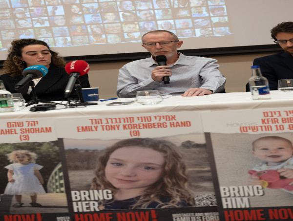  Nine-year-old Irish-Israeli hostage reunited with father after release 