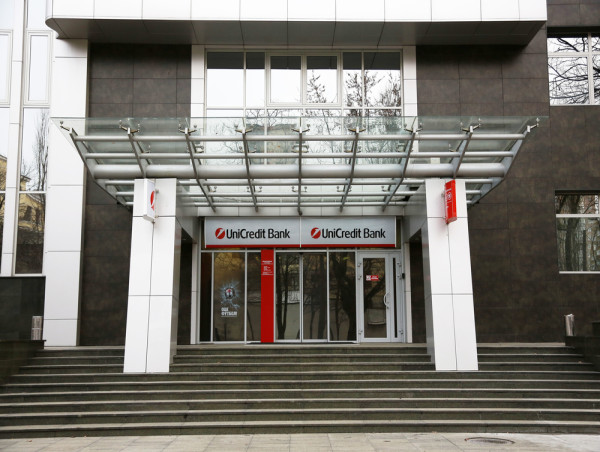  How Unicredit share price outperformed European banks 