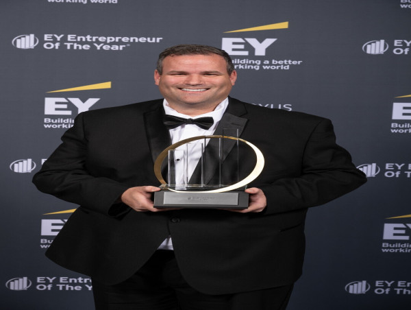  EY Announces Jason McGowan of Crumbl Cookies as an Entrepreneur Of The Year® 2023 National Award Winner 