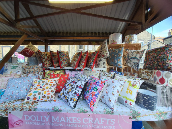  Dolly Makes Crafts Provides Guidance on Crafting Cushion Covers and Handmade Items 