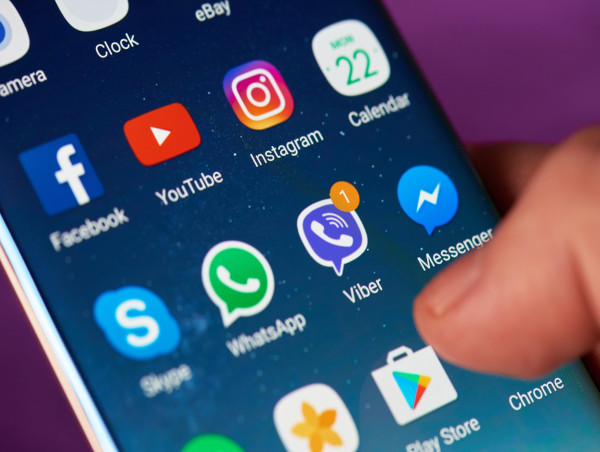 Coinbase Wallet now allows money transfer across WhatsApp and Telegram