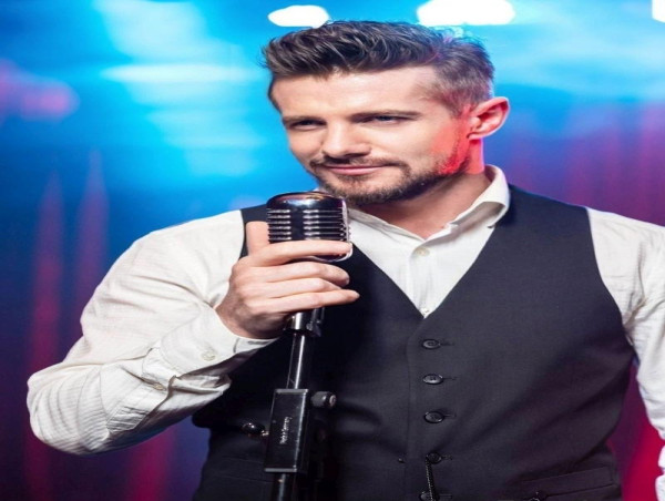  Singer DANY D Pays Homage to Manchester United soccer Player Alexis Sánchez in a Tribute Song Creating JUGADOR CÓSMICO 