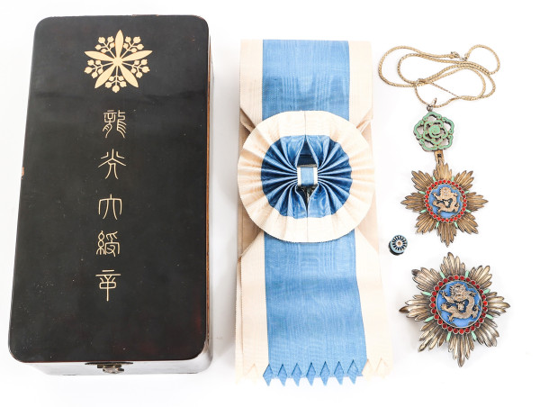  Manchukuo Order of the Illustrious Dragon Medal Set From General Douglas MacArthur's Japan Occupation Force On Auction 